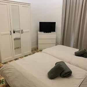 2 Bedroom In The Centre Of La Valeta